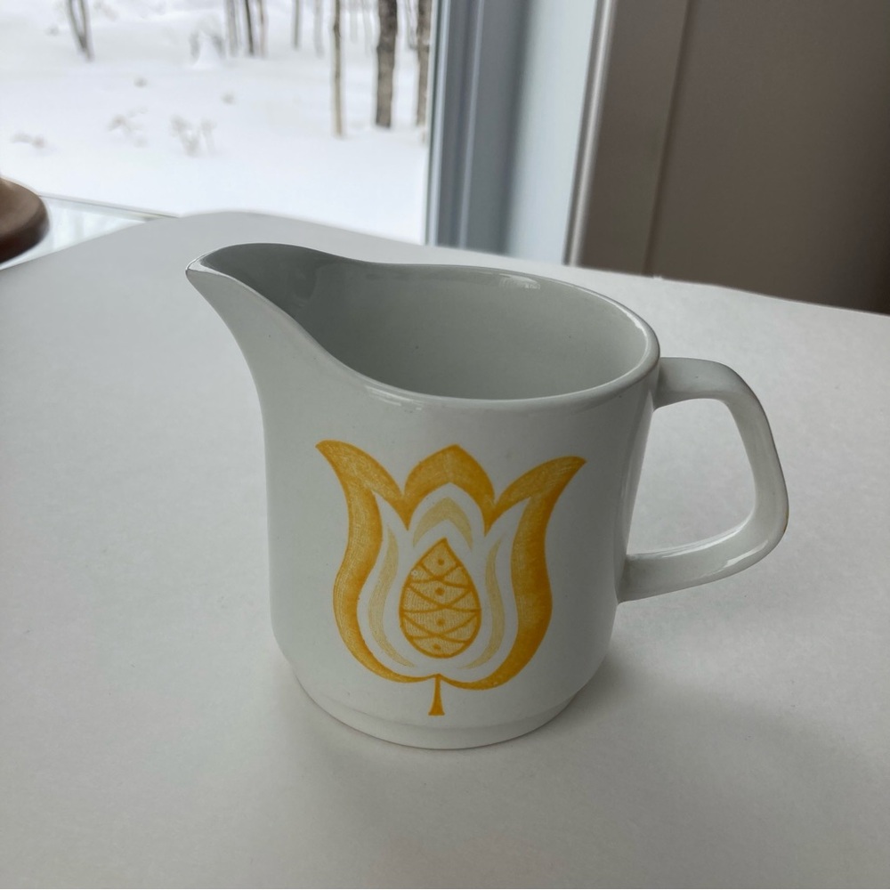 Fun Floral Yellow and White Ceramic Cream Milk Jug Tulip Time Meakin England